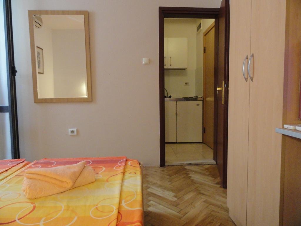 Apartments Mare Budva Rum bild