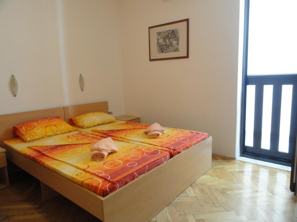 Apartments Mare Budva Rum bild