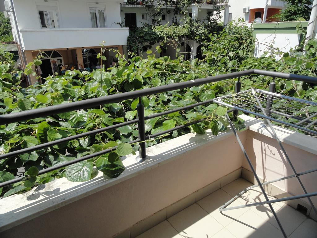 Apartments Mare Budva Rum bild