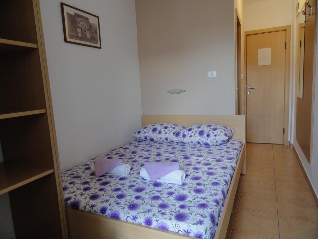 Apartments Mare Budva Rum bild