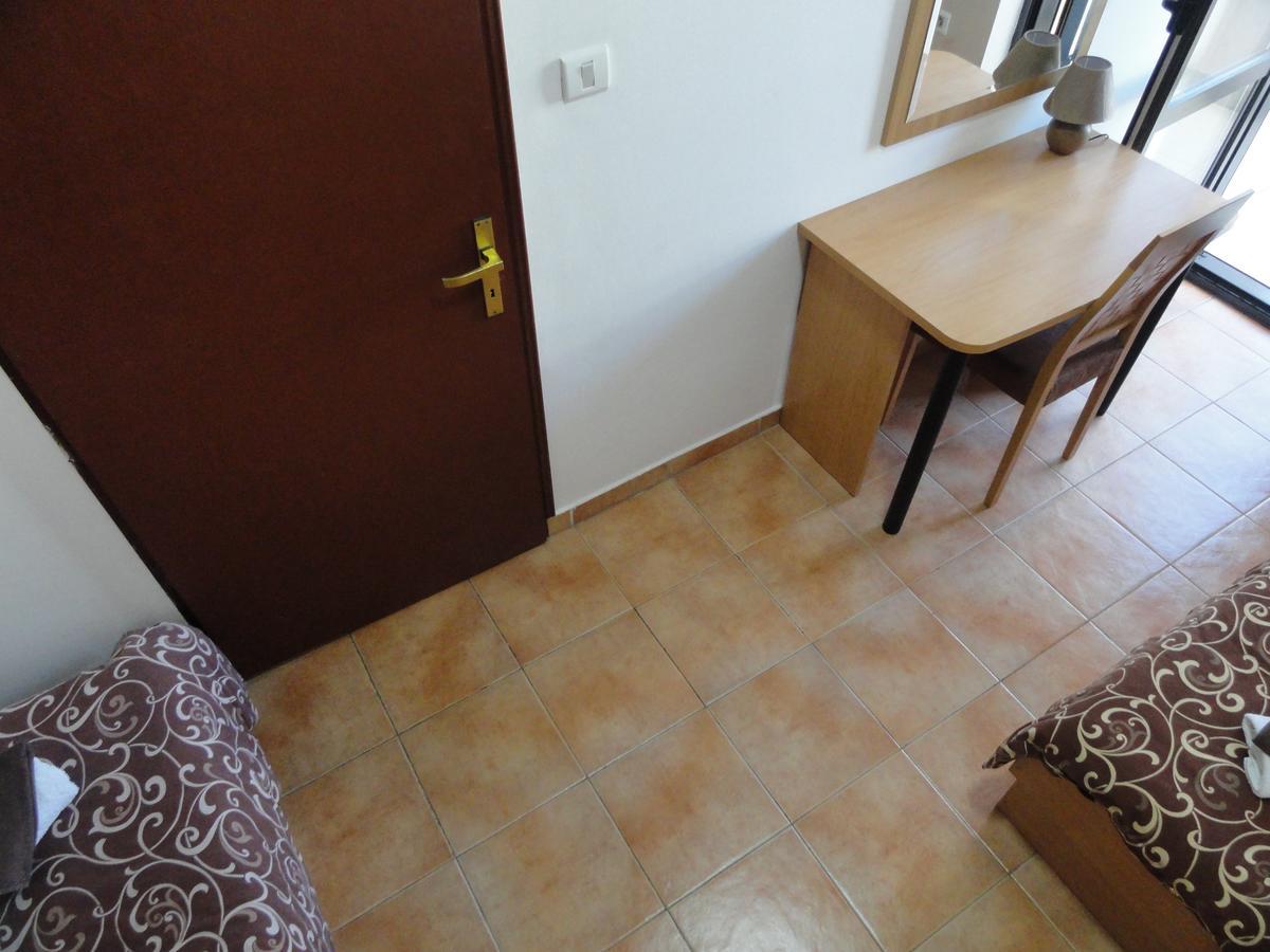 Apartments Mare Budva Rum bild