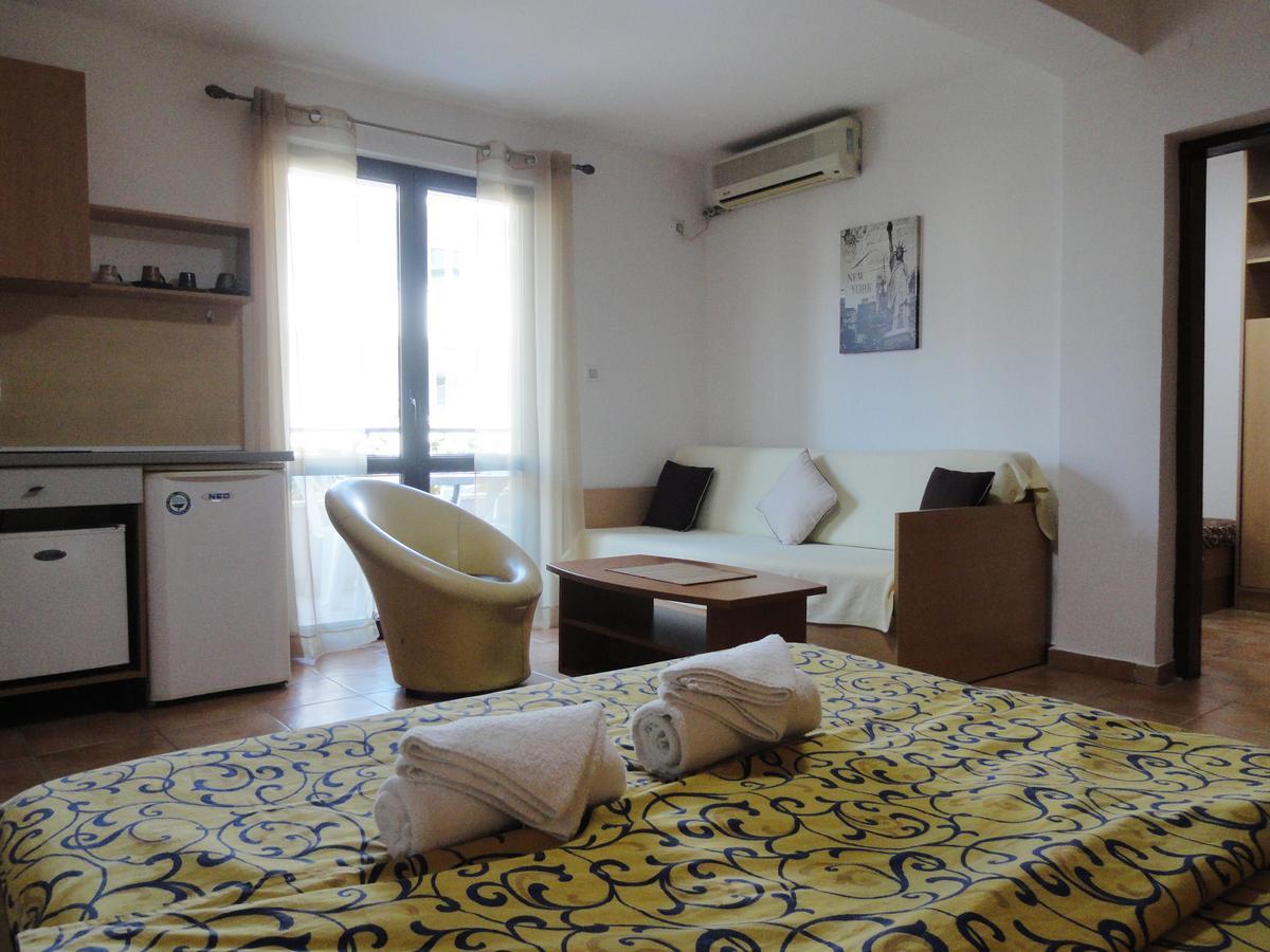 Apartments Mare Budva Rum bild