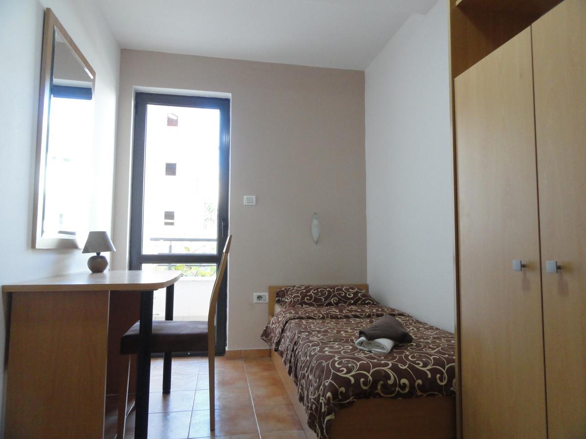 Apartments Mare Budva Rum bild