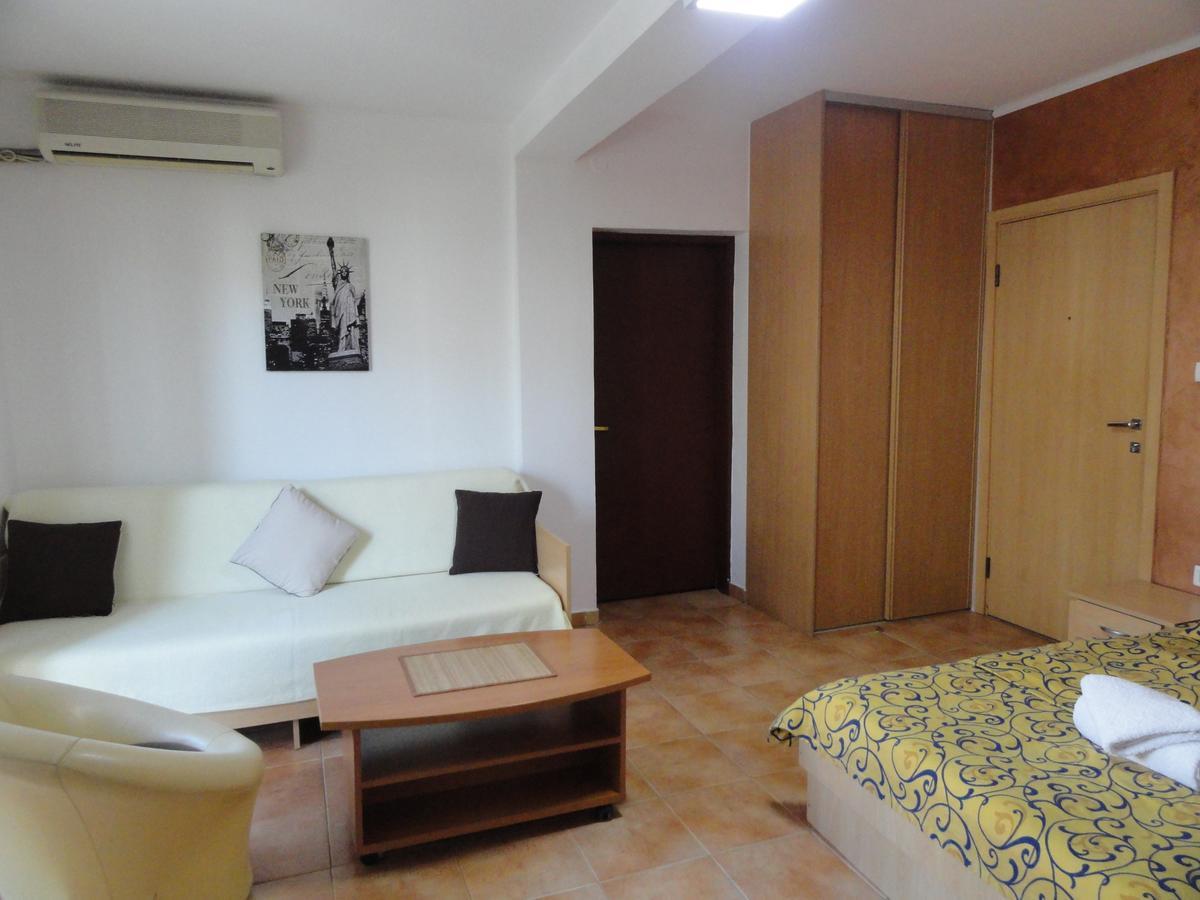 Apartments Mare Budva Rum bild
