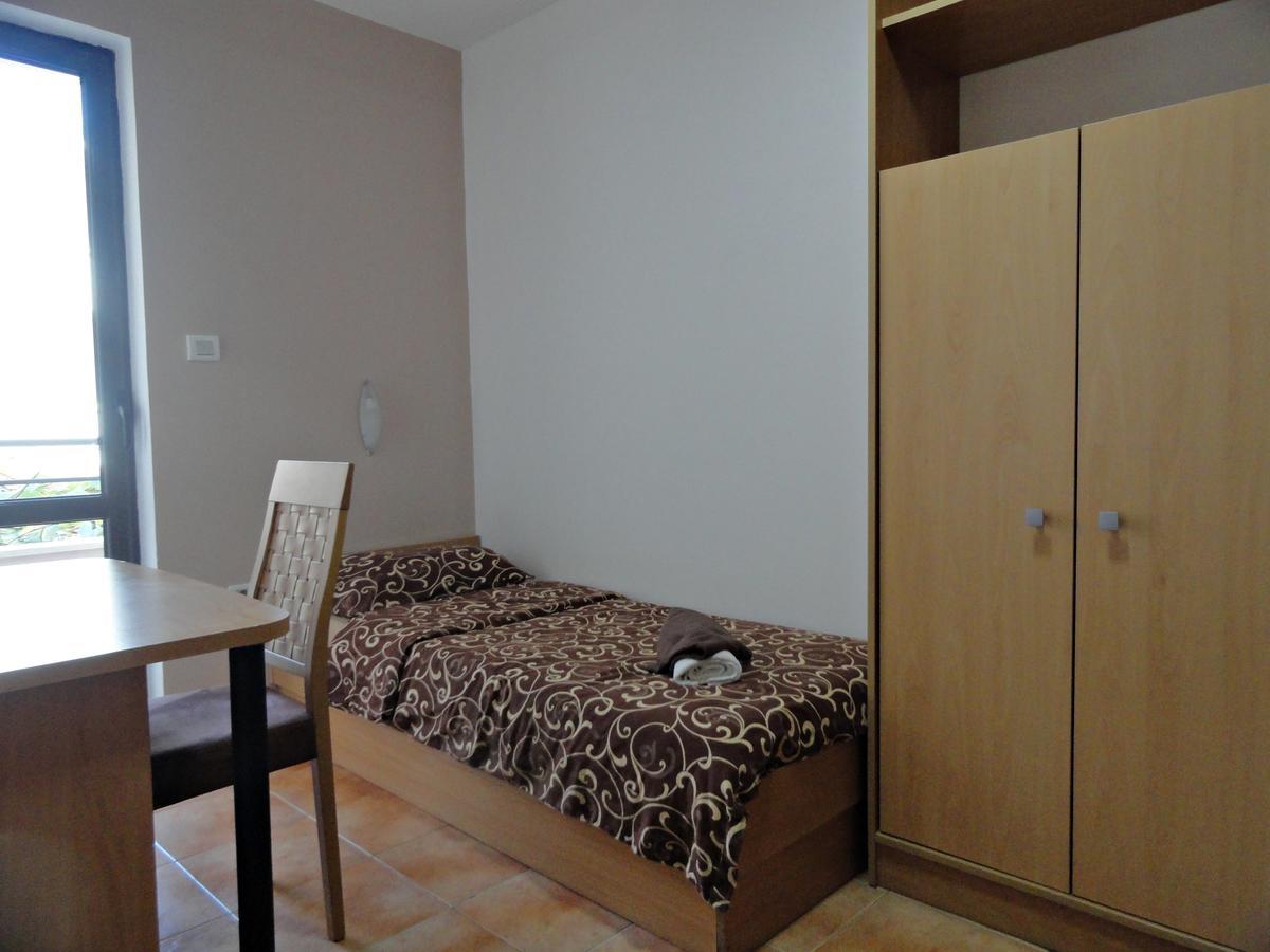 Apartments Mare Budva Rum bild