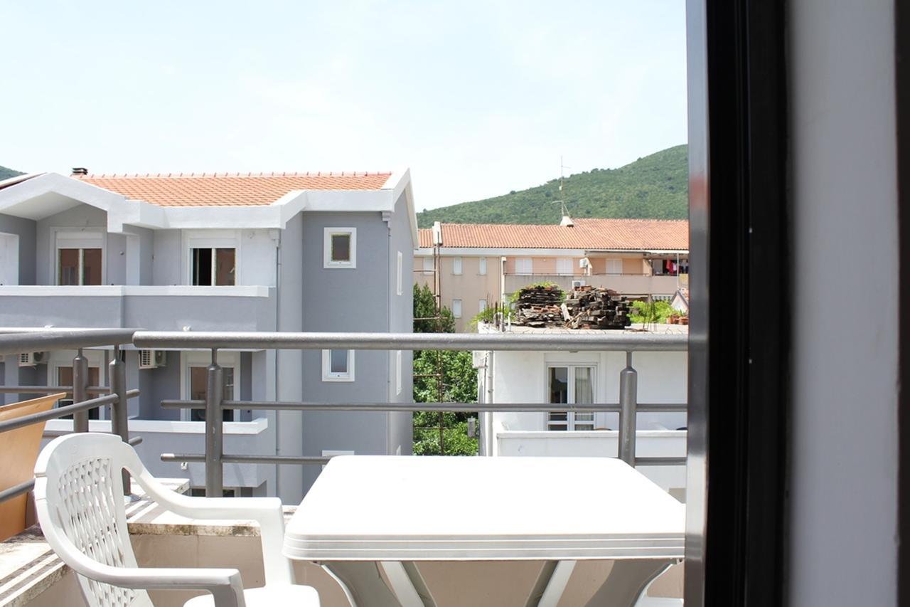 Apartments Mare Budva Rum bild