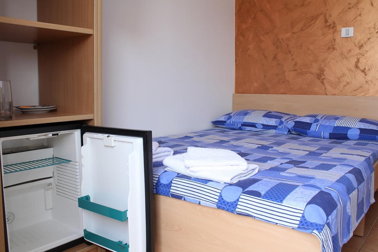 Apartments Mare Budva Rum bild
