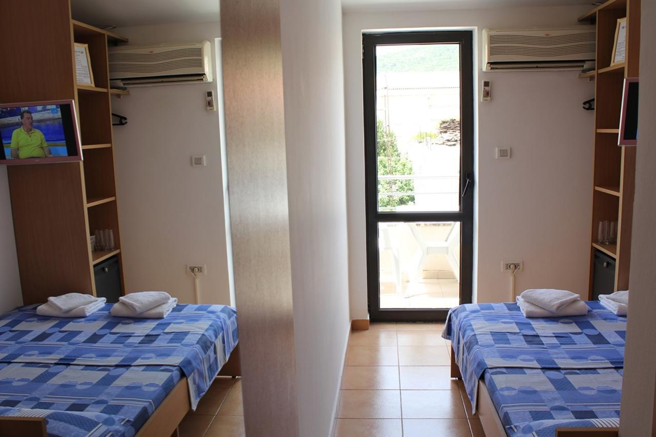 Apartments Mare Budva Rum bild
