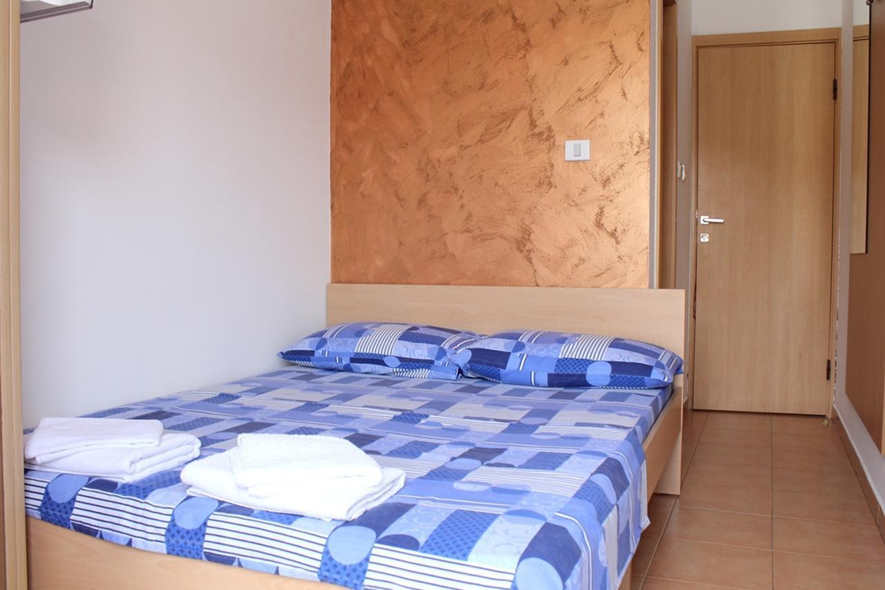 Apartments Mare Budva Rum bild
