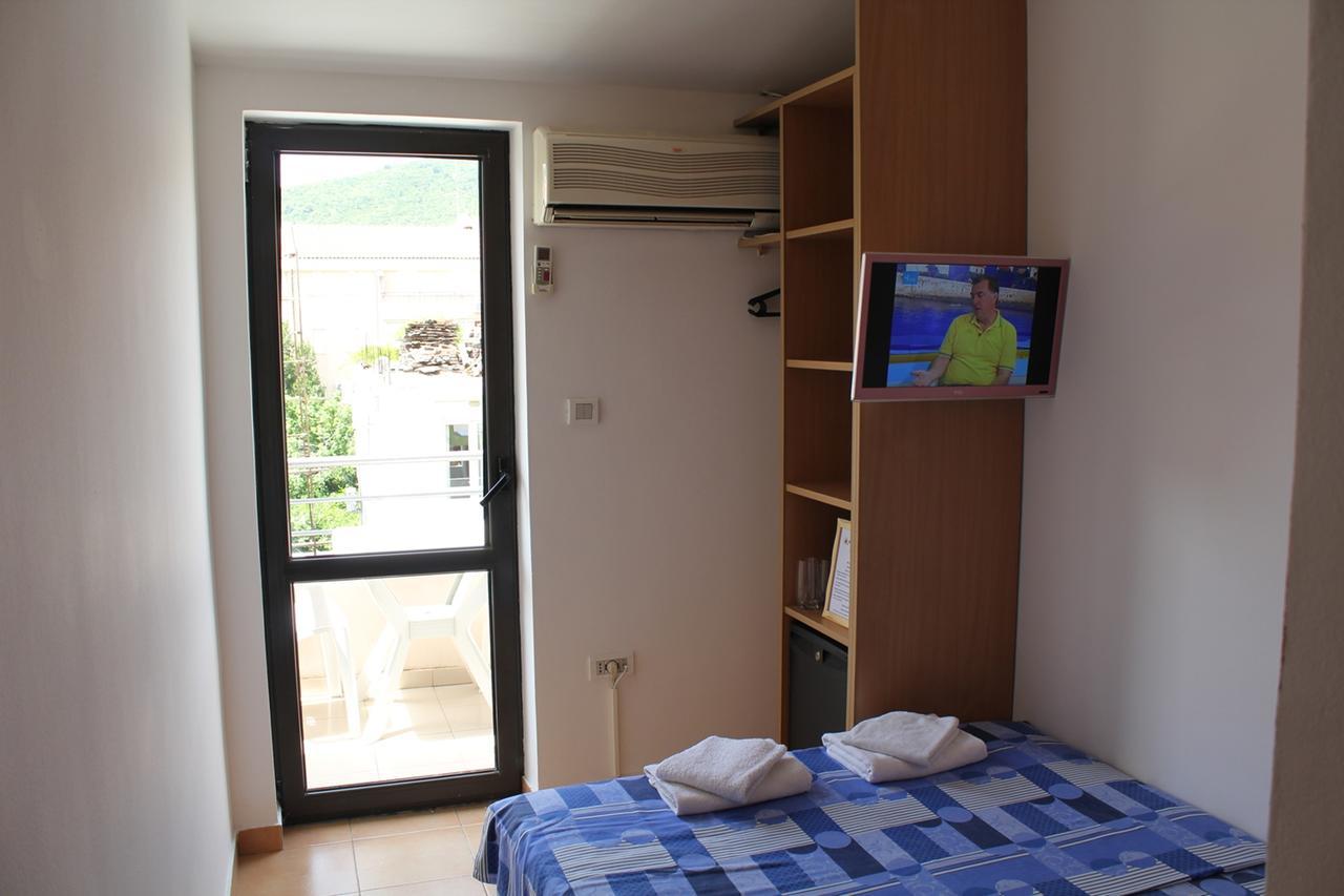 Apartments Mare Budva Rum bild