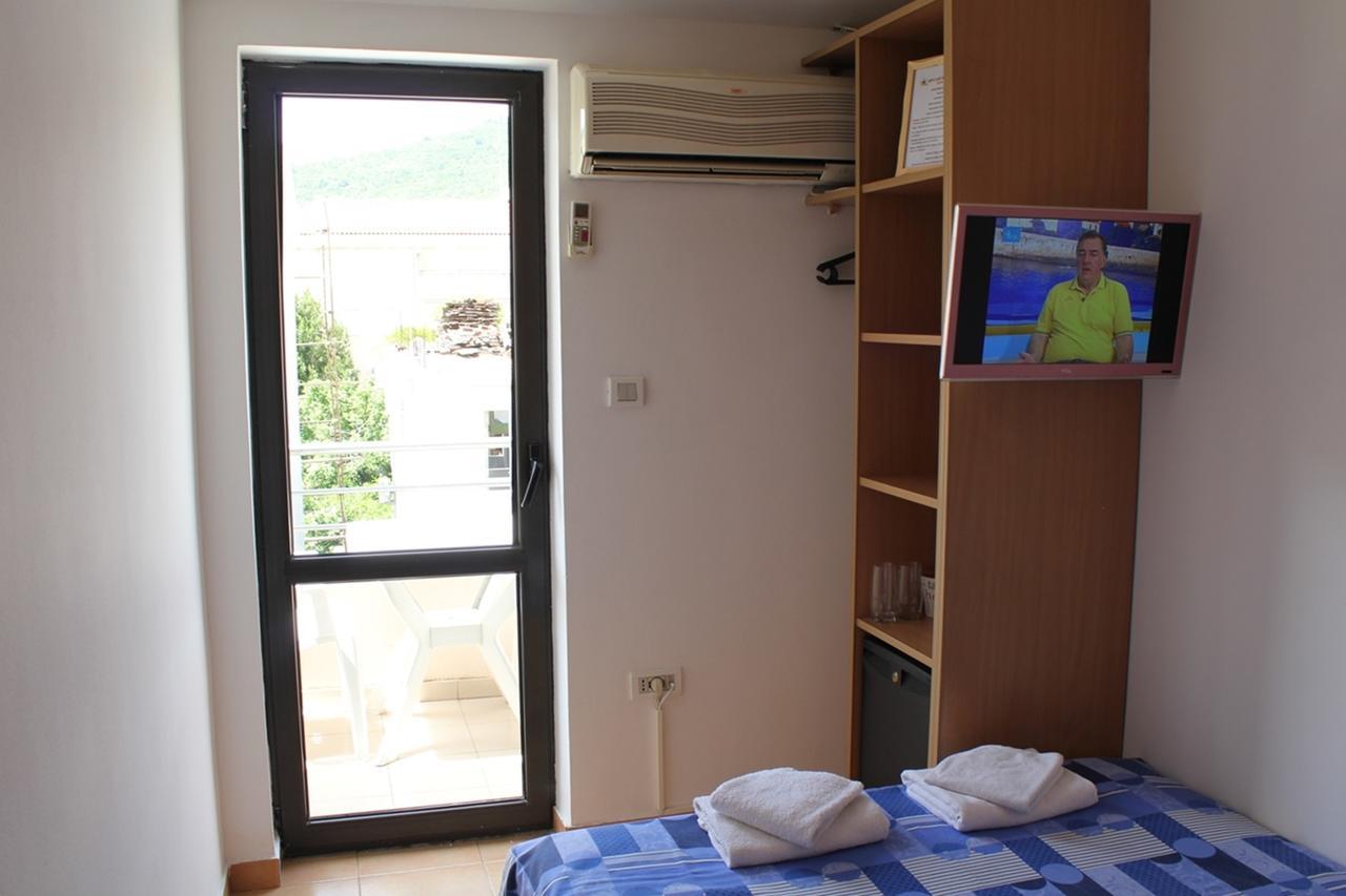 Apartments Mare Budva Rum bild