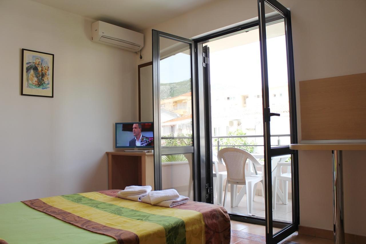 Apartments Mare Budva Rum bild