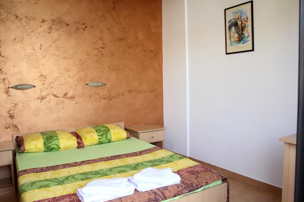 Apartments Mare Budva Rum bild
