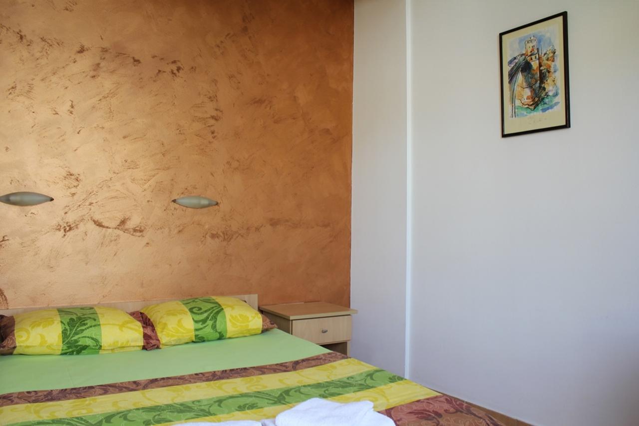Apartments Mare Budva Rum bild