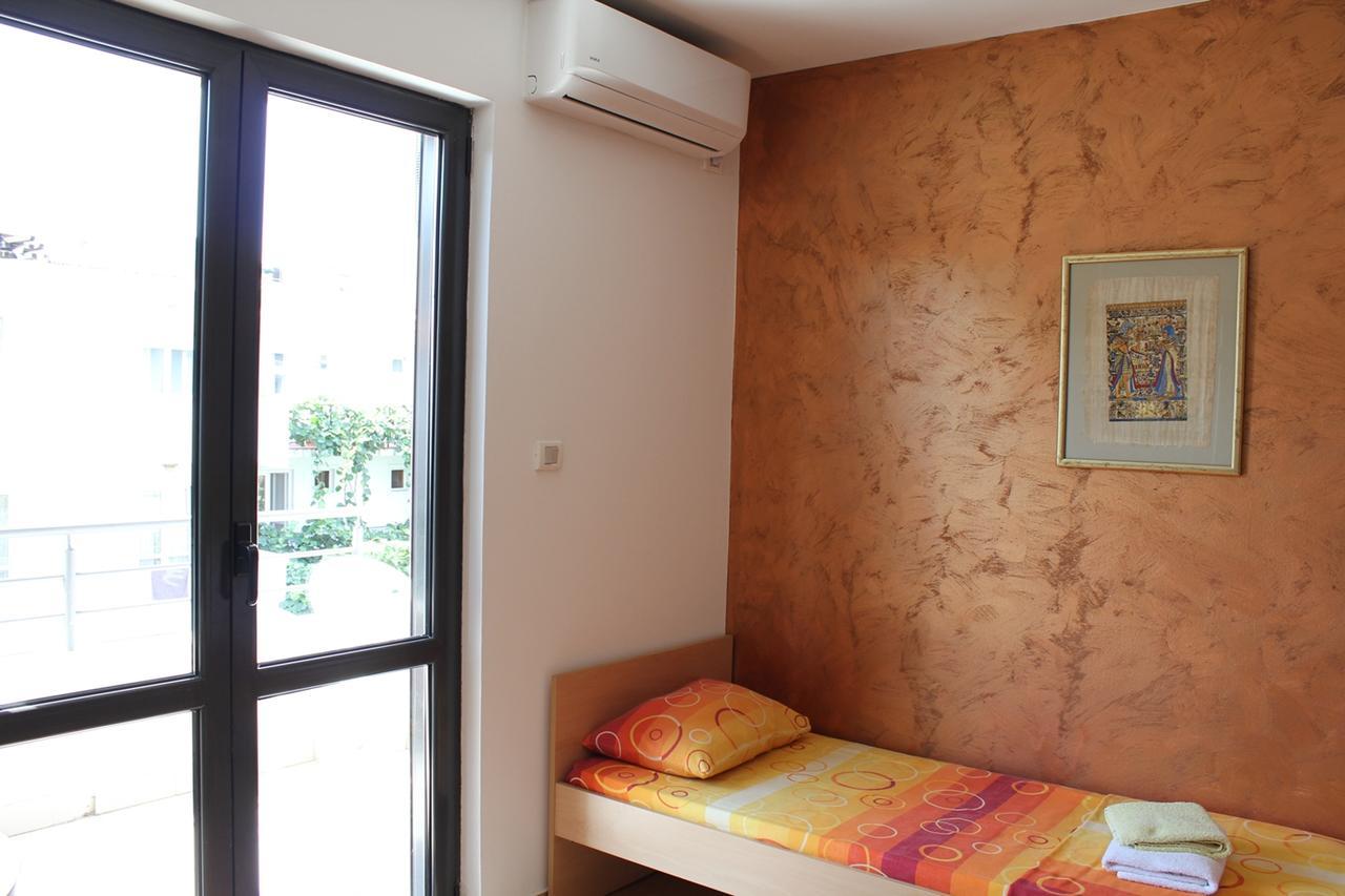 Apartments Mare Budva Rum bild