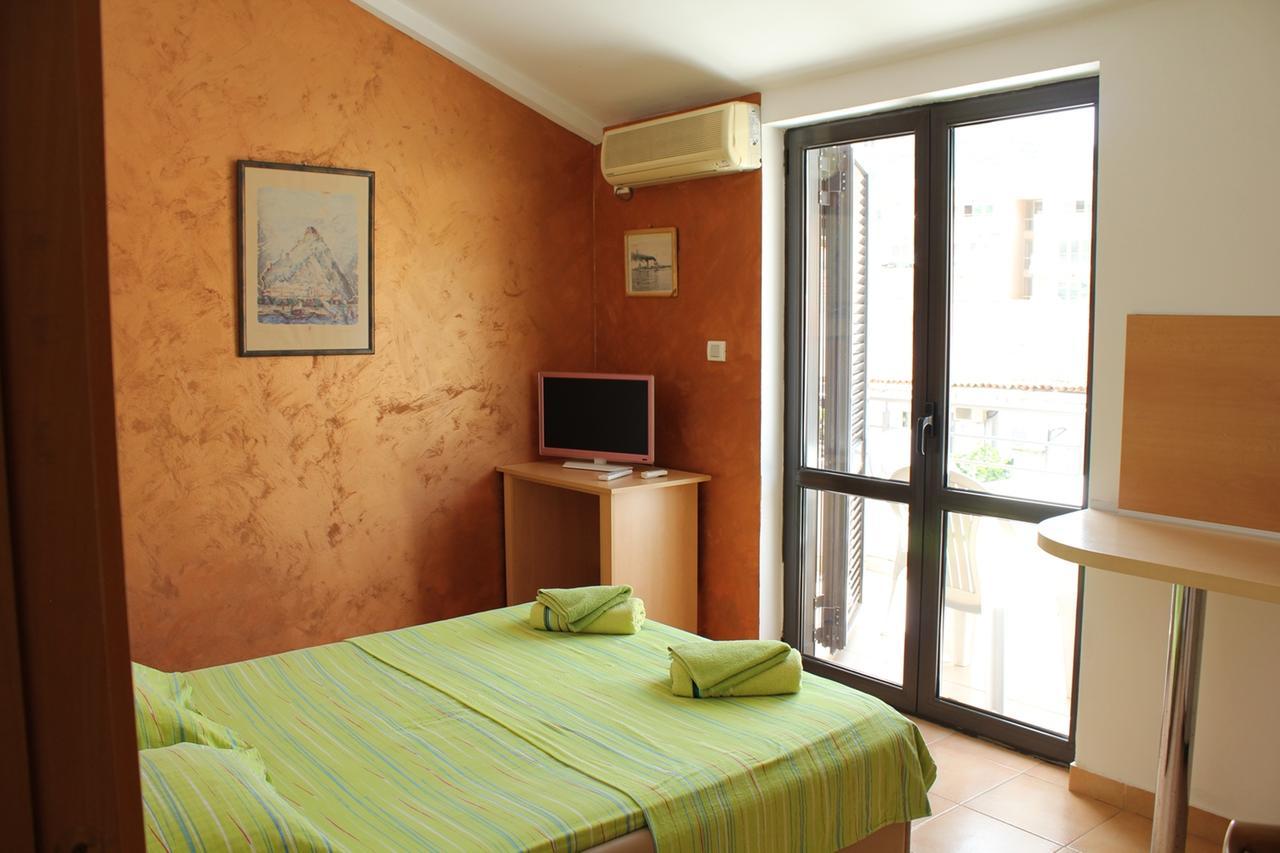 Apartments Mare Budva Rum bild