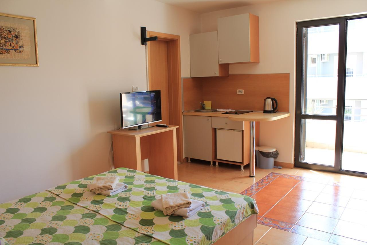 Apartments Mare Budva Rum bild